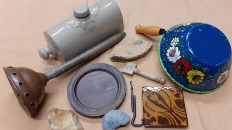 School loan box: Make a museum