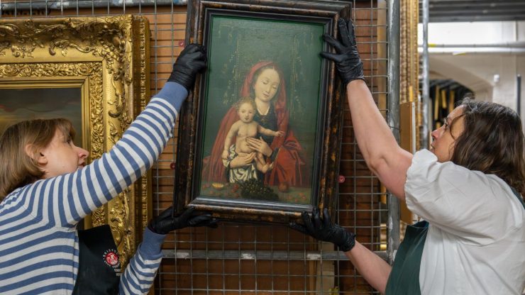 Conserving Colour with the Conservation team